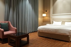 ROYAL PALM HOTEL AND RESORT, Patran