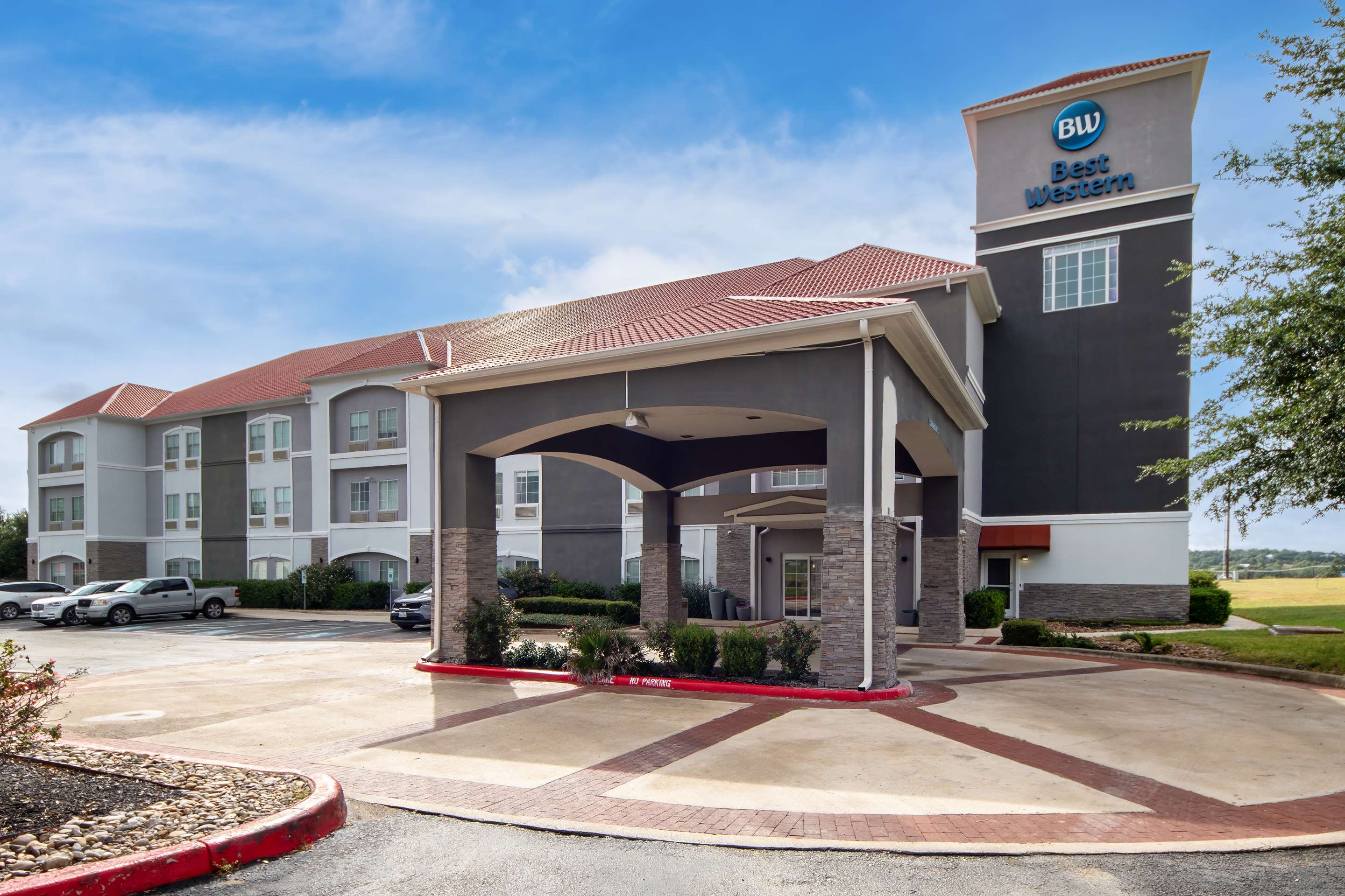 Best Western Boerne Inn & Suites - Tap to explore photos