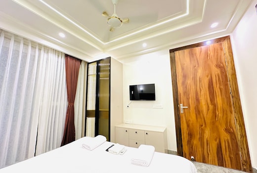 Lime Tree 1BHK Service Apartment Near Artemis/Fortis