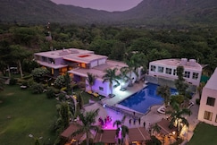 Valencia Club and Resort, Foothill, Abu
