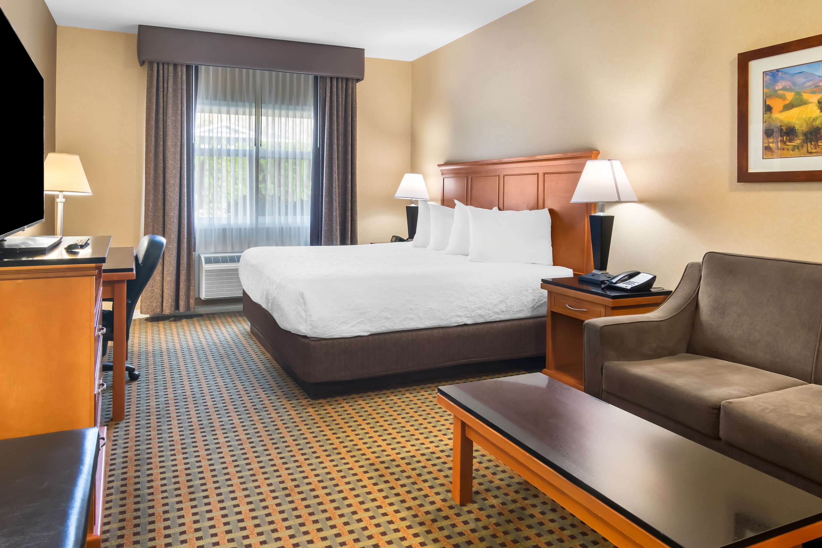 Best Western Plus Sunrise Inn - Tap to explore photos