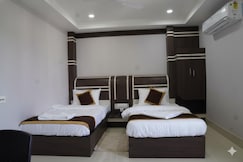 HOTEL PINEWOOD, Berhampur-West Bengal