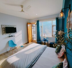 Room with mountain view and Balcony 1