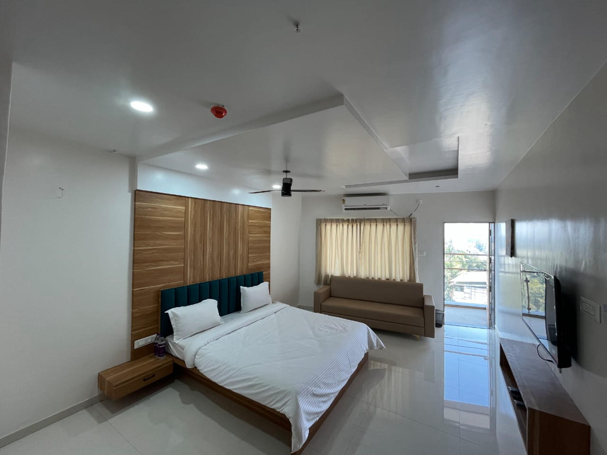 VIP Room with Balcony 1