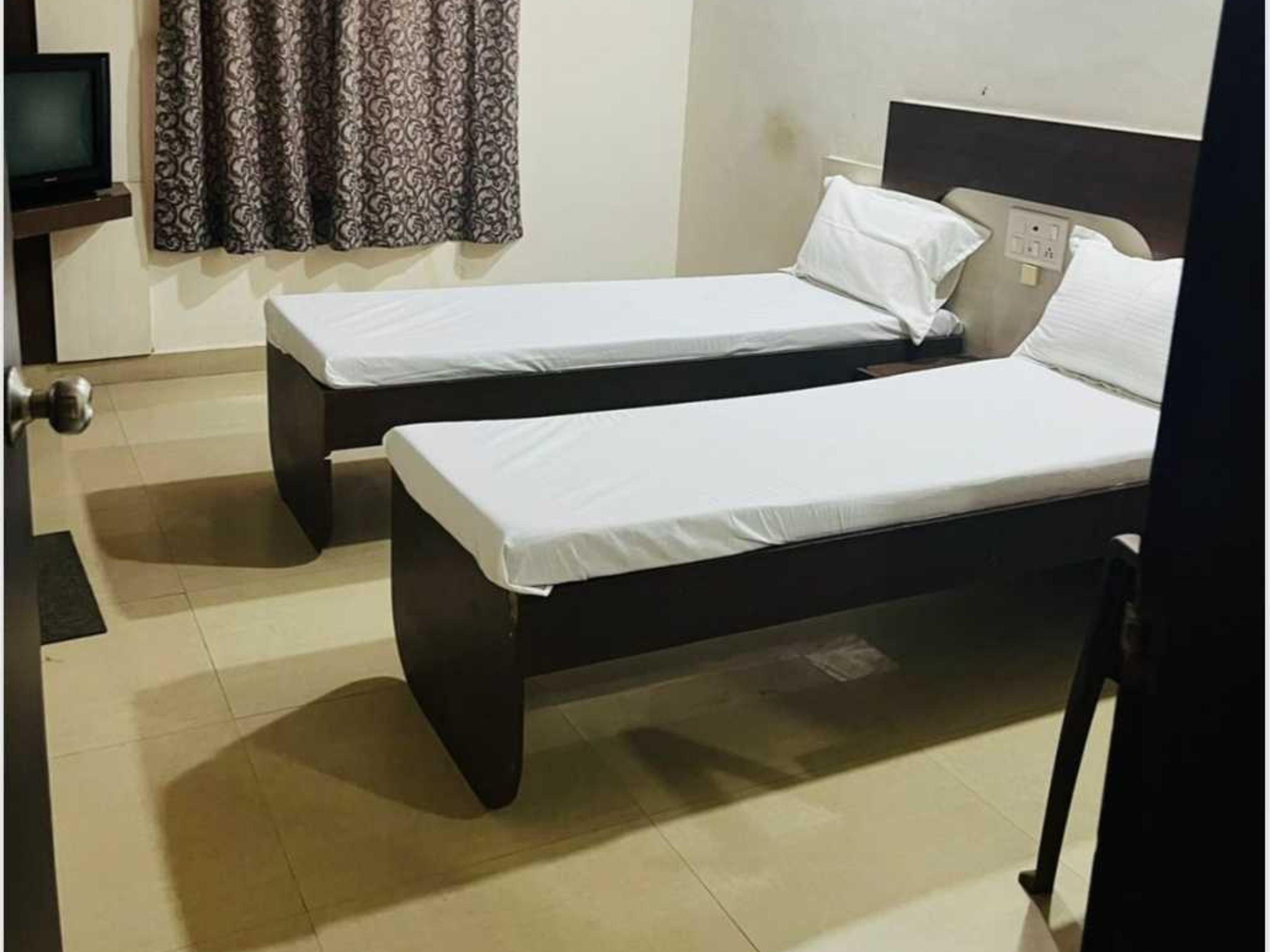 OYO 93088 Hotel Saffron - Tap to explore photos