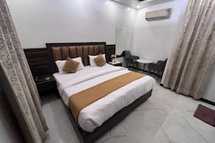 Delhi Empire Dx @New Delhi Railway station, Delhi