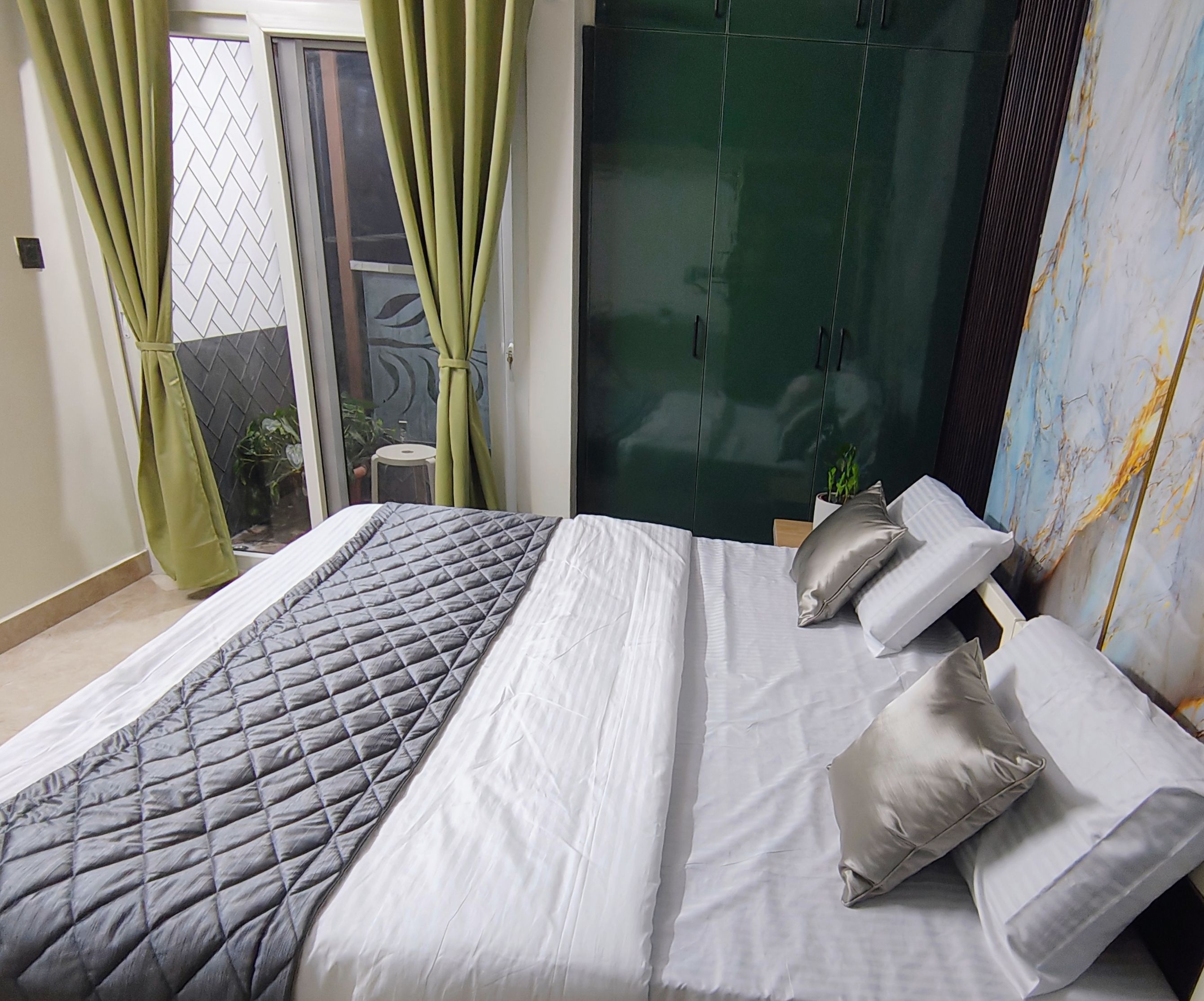 HOPE   Cozy 1BHK - Tap to explore photos