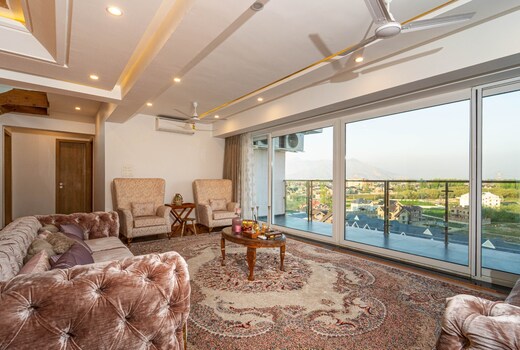 Sky Lounge