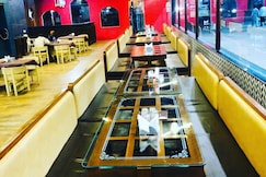 Shree Tourist Motel & J Food Circle, Gadarwara