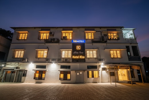 FabHotel Riza International