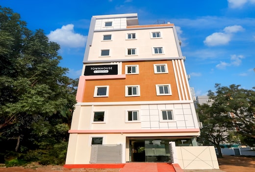 Super Townhouse Nanak Ram Guda near WaveRock SEZ