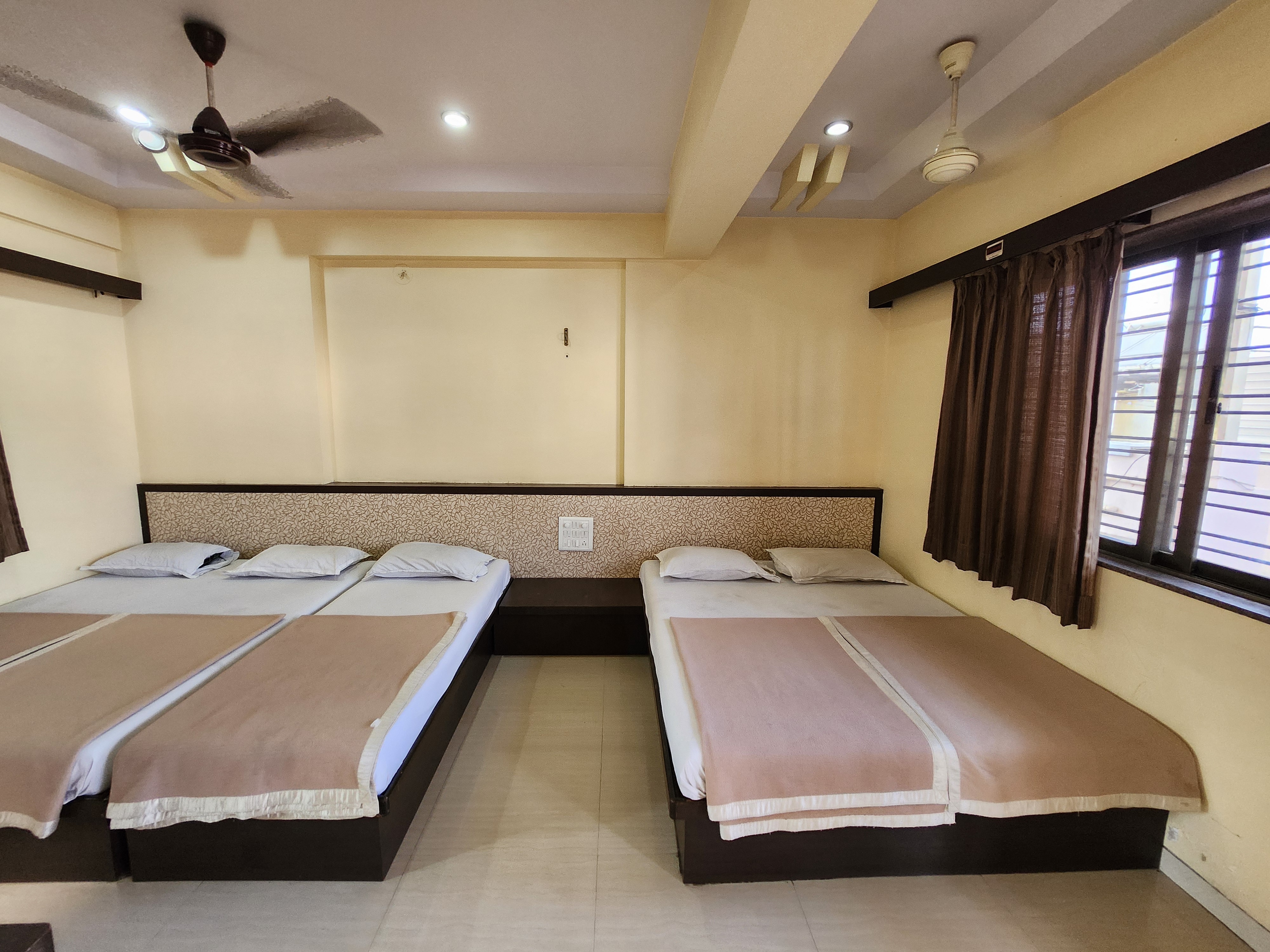 FAMILY ROOM with 05 Beds-Non A.C. 1
