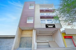 Super Townhouse Chhatarpur Metro Station Delhi, Delhi