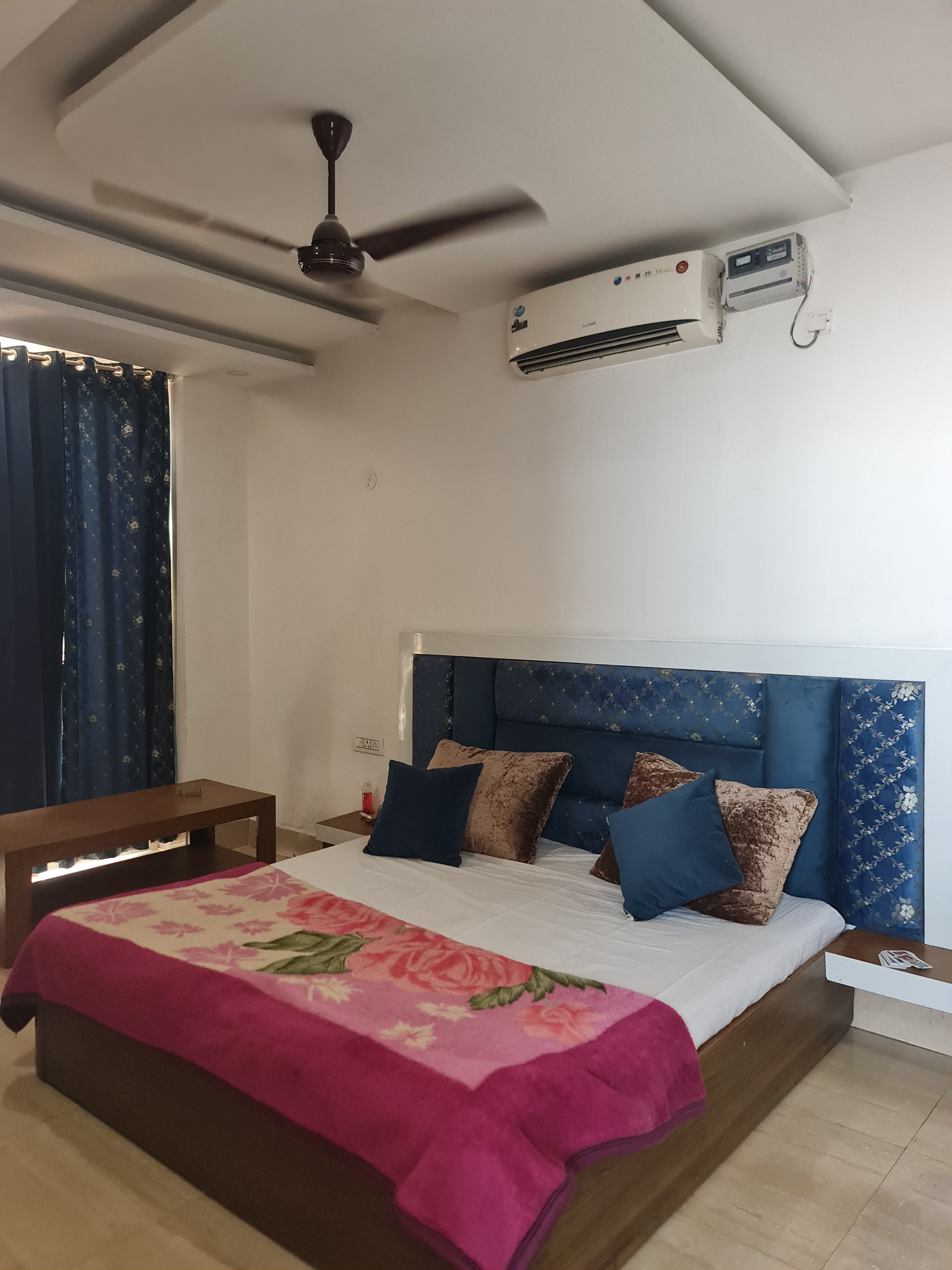 Hotel Abhinandan - Tap to explore photos