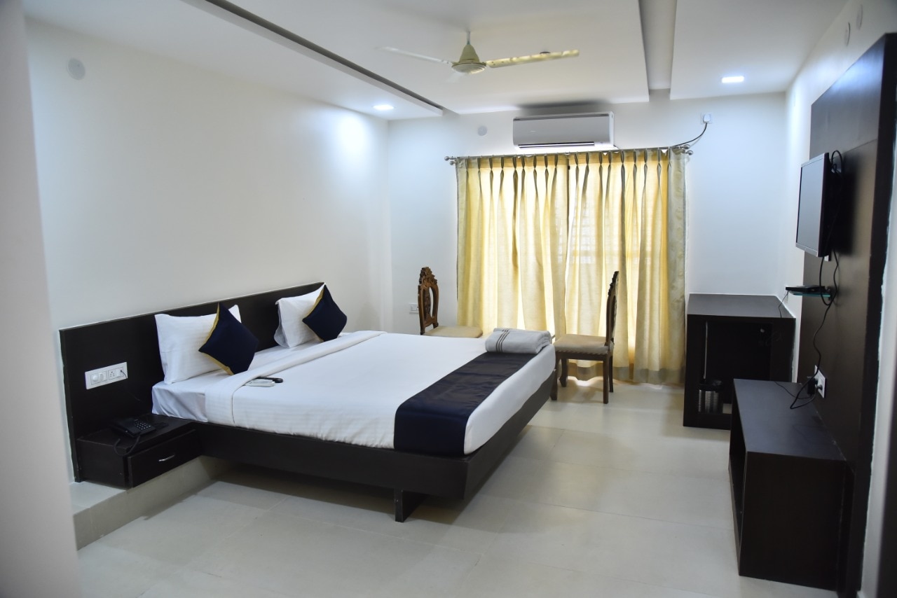 Hotel Swarna Palace - Tap to explore photos