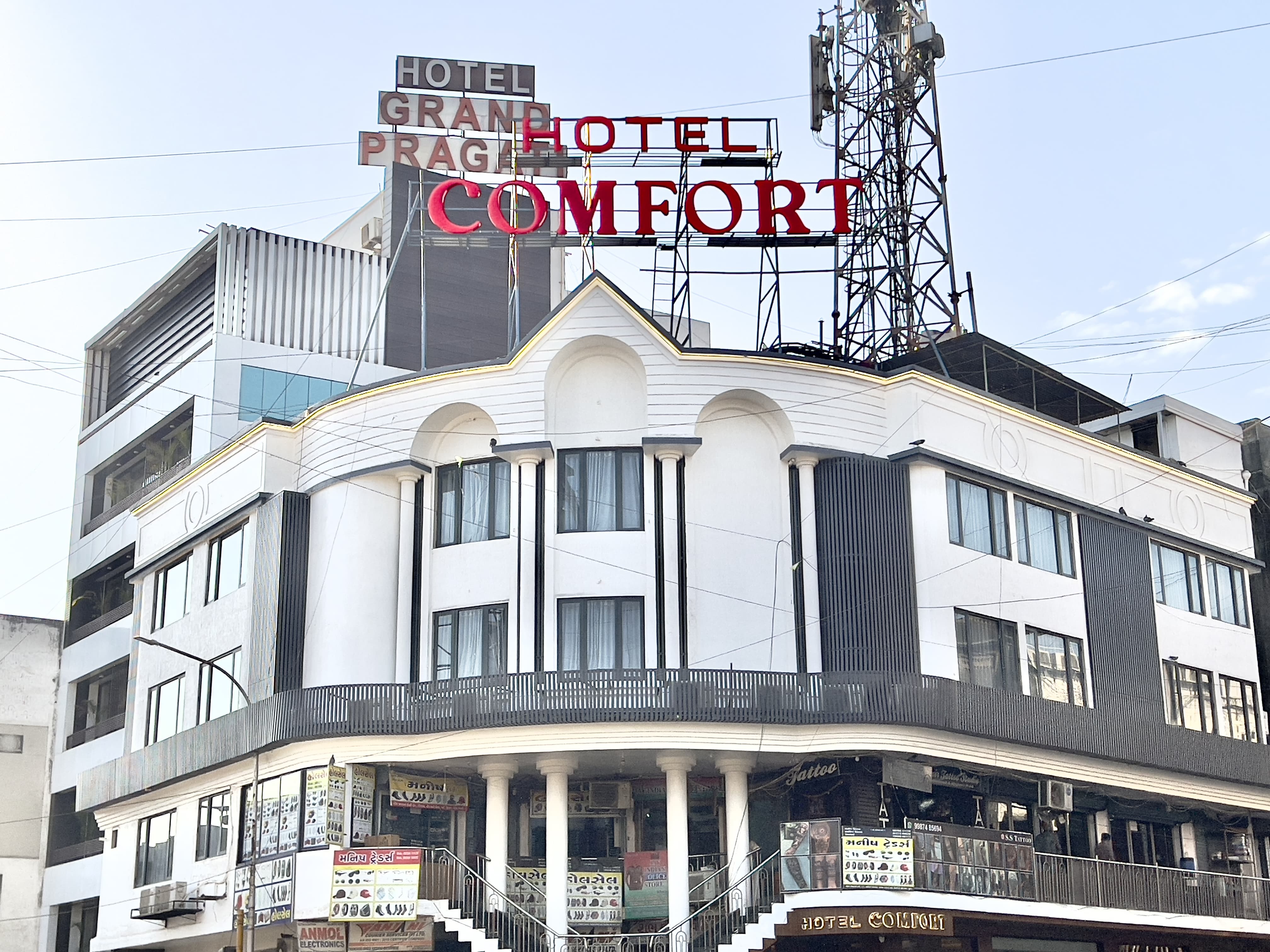 Hotel Comfort - Tap to explore photos