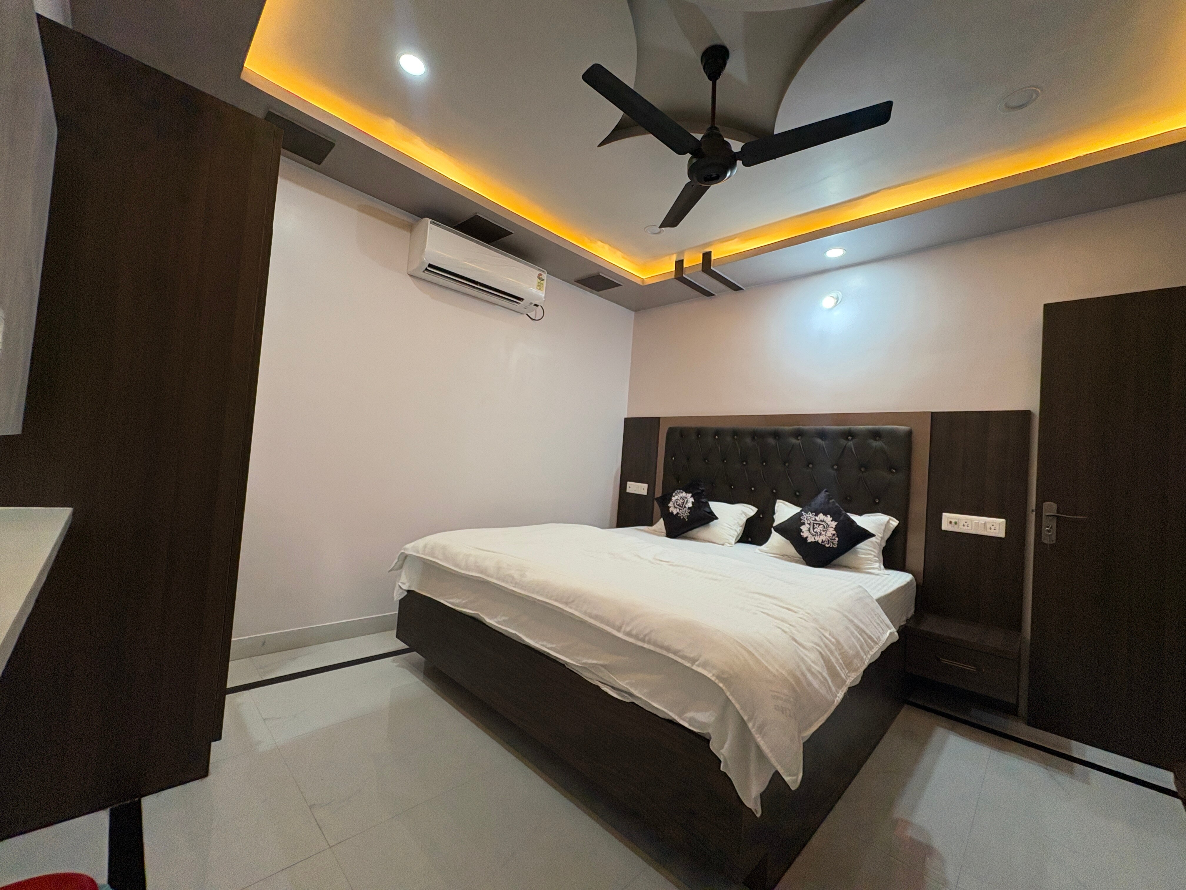 Hotel Savera - Tap to explore photos