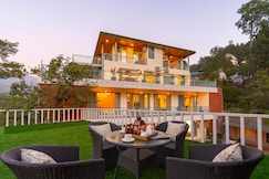 StayVista at Utopia @ Aykon Estate w/ Outdoor Pool, Kasauli