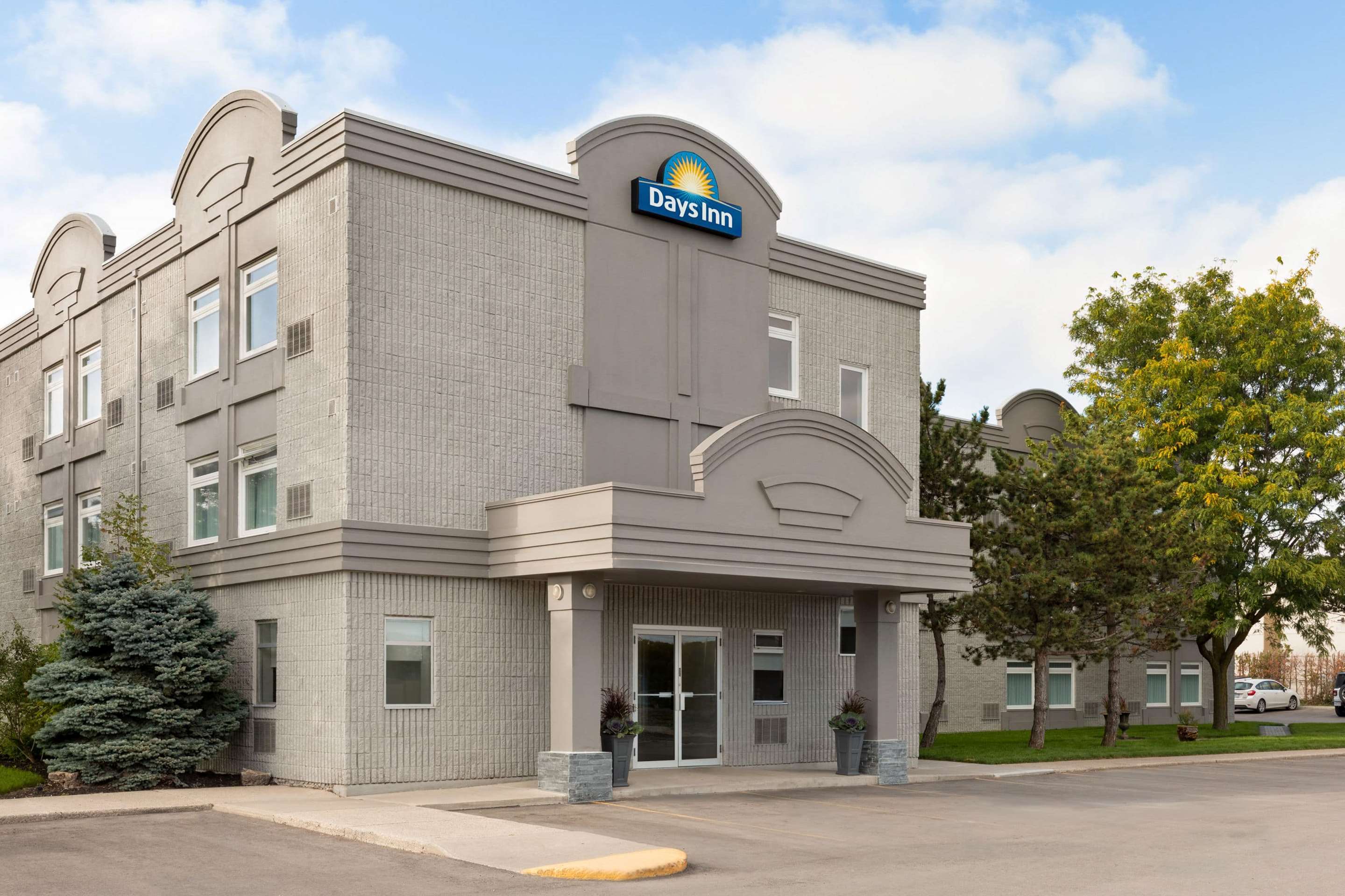 Days Inn by Wyndham Toronto West Mississauga - Tap to explore photos