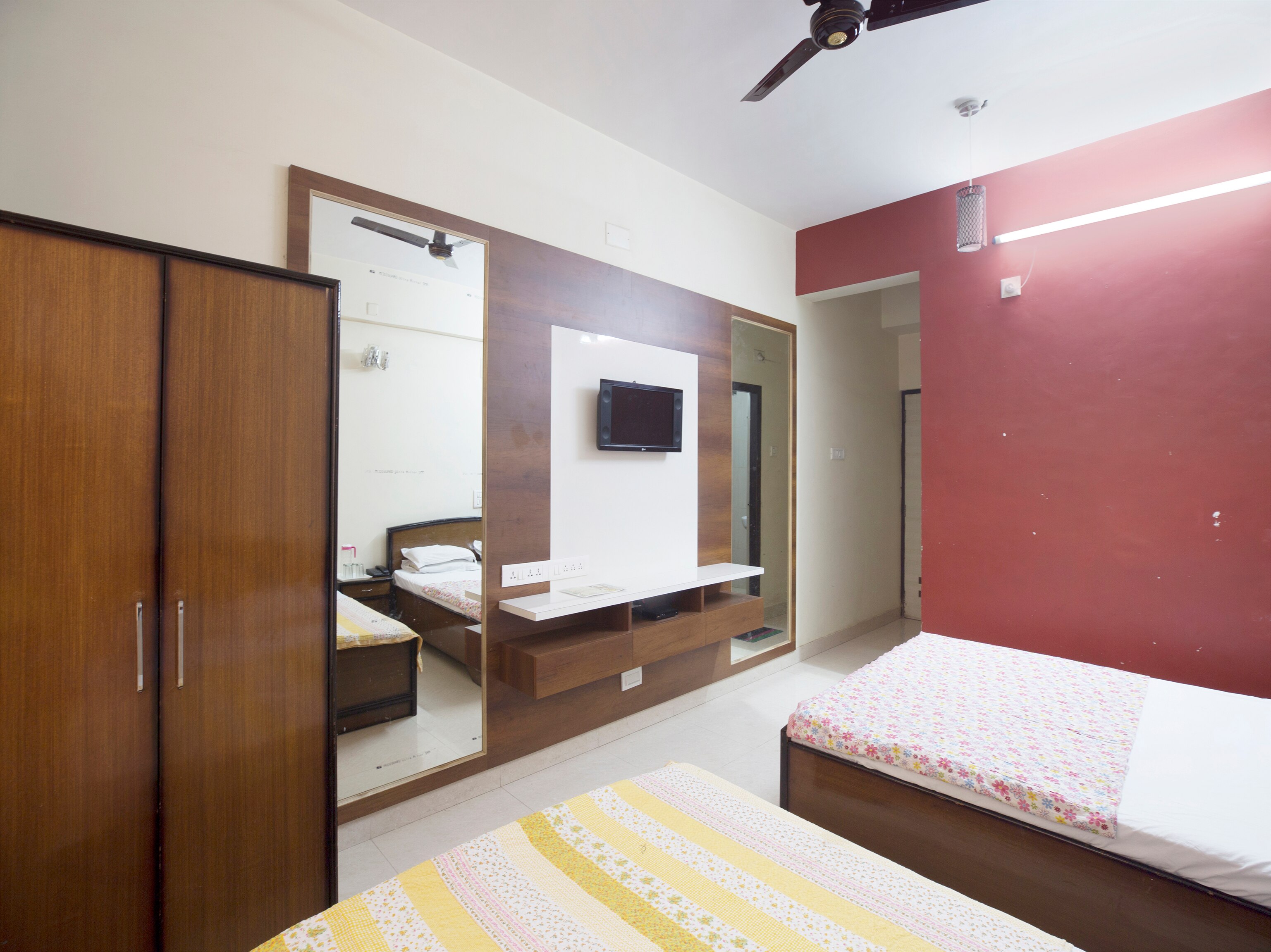 Hotel Rahi Residencce - Tap to explore photos