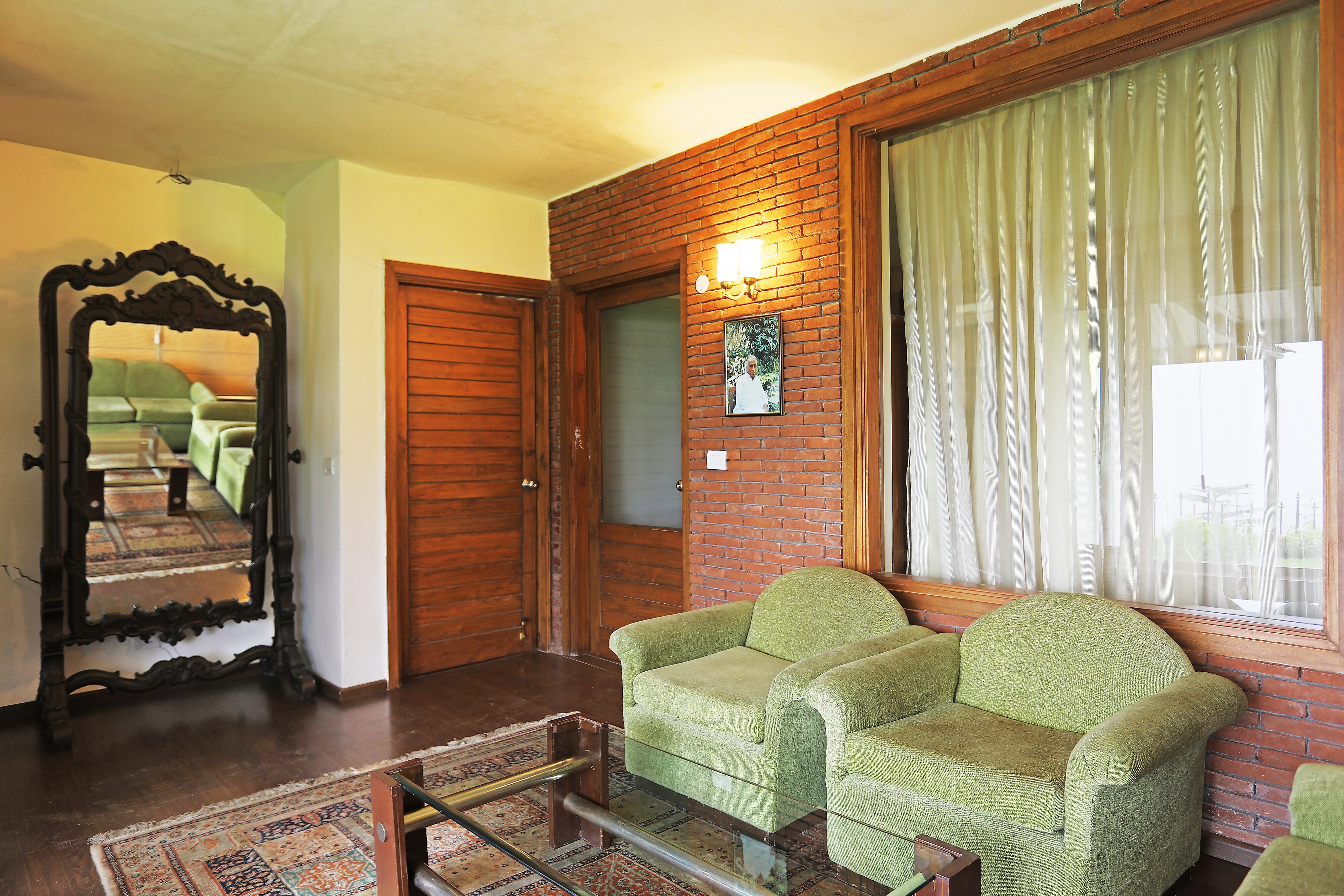 Baljees Forest Hill / Entire 2 BHK Cottage with Lawn & Drive in Shimla - Tap to explore photos