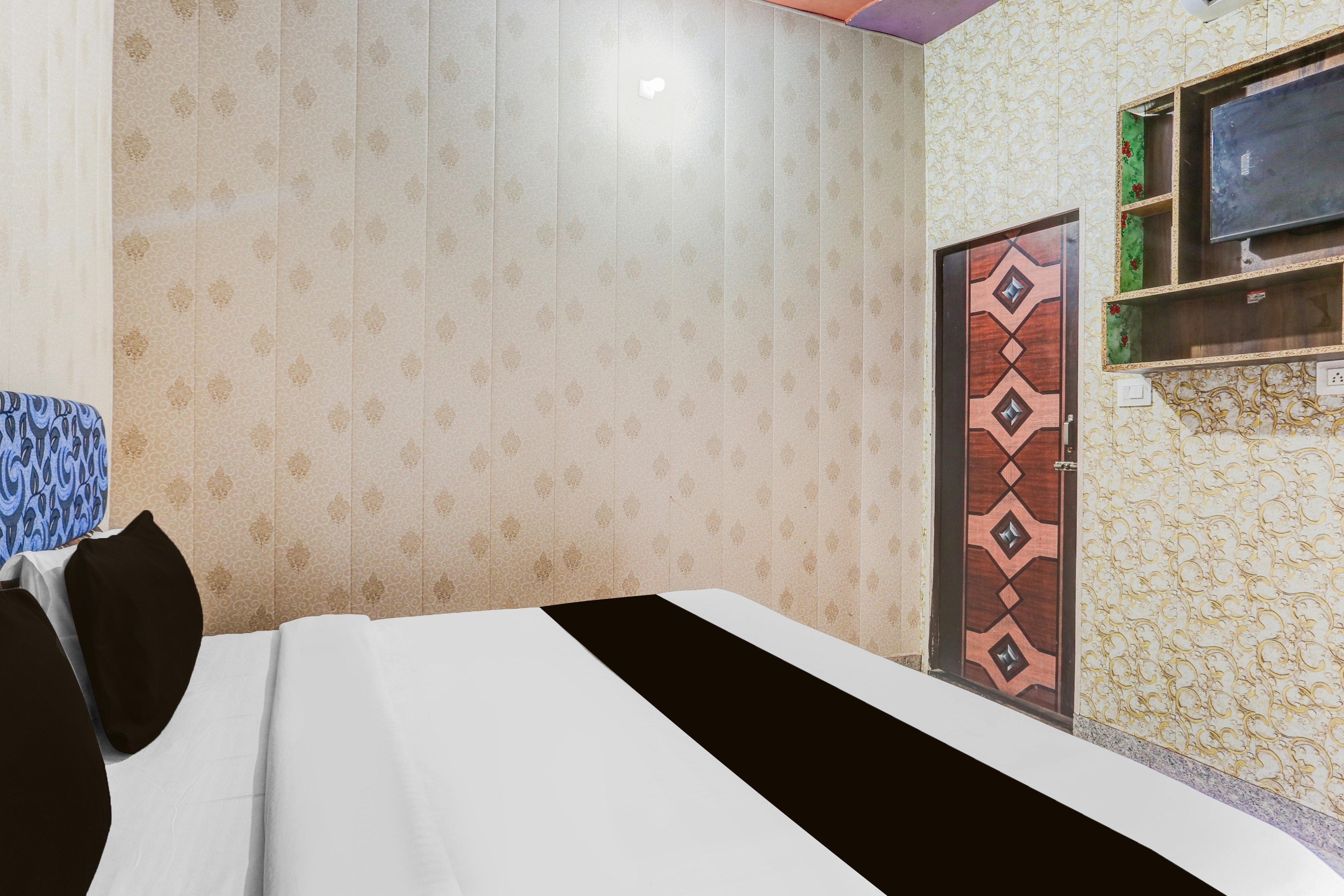 Hotel O Chahtikara Chowk Vrindavan Formerly Laddu Gopal Guest House - Tap to explore photos