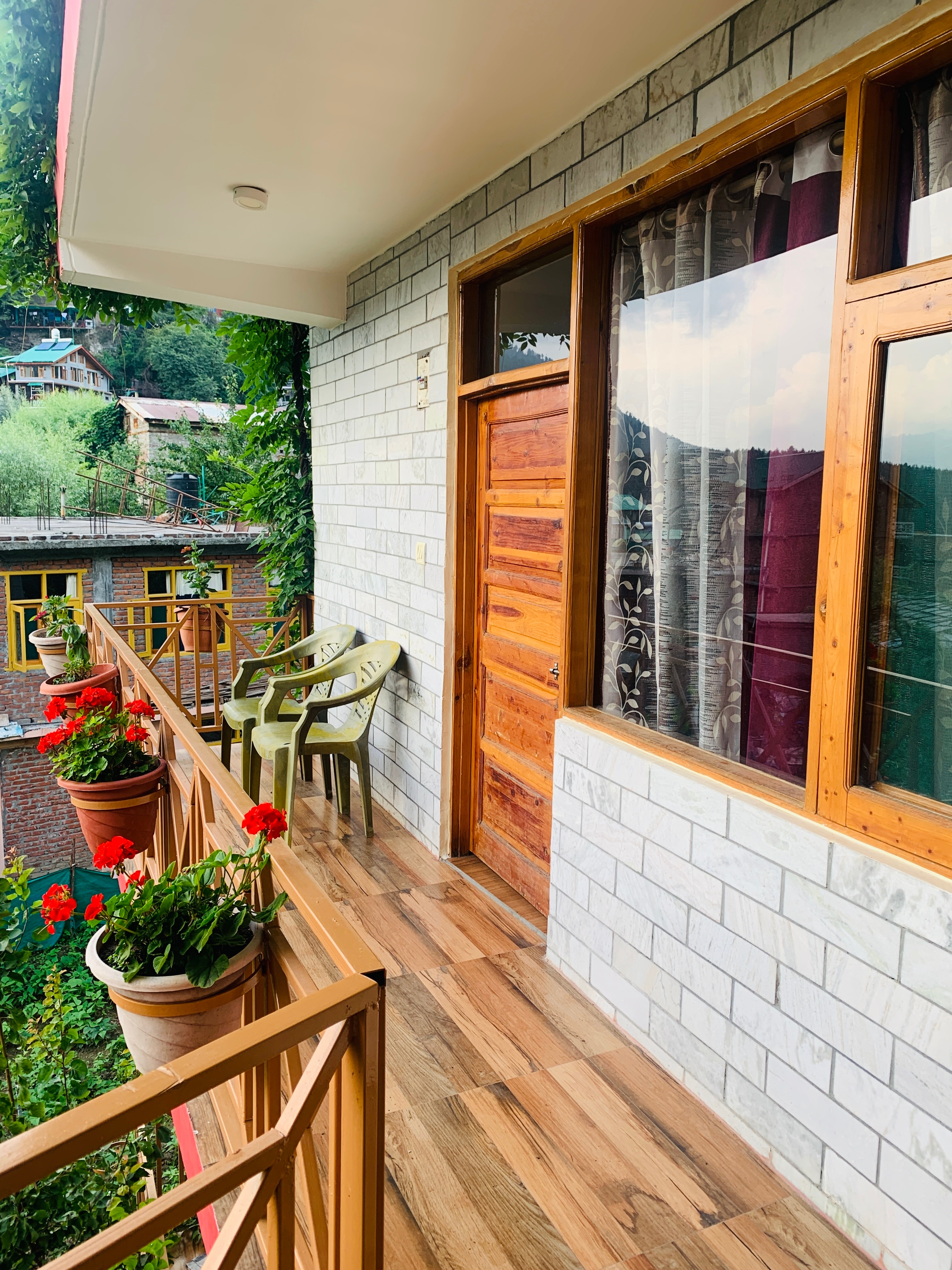 Mad Homestay - Tap to explore photos