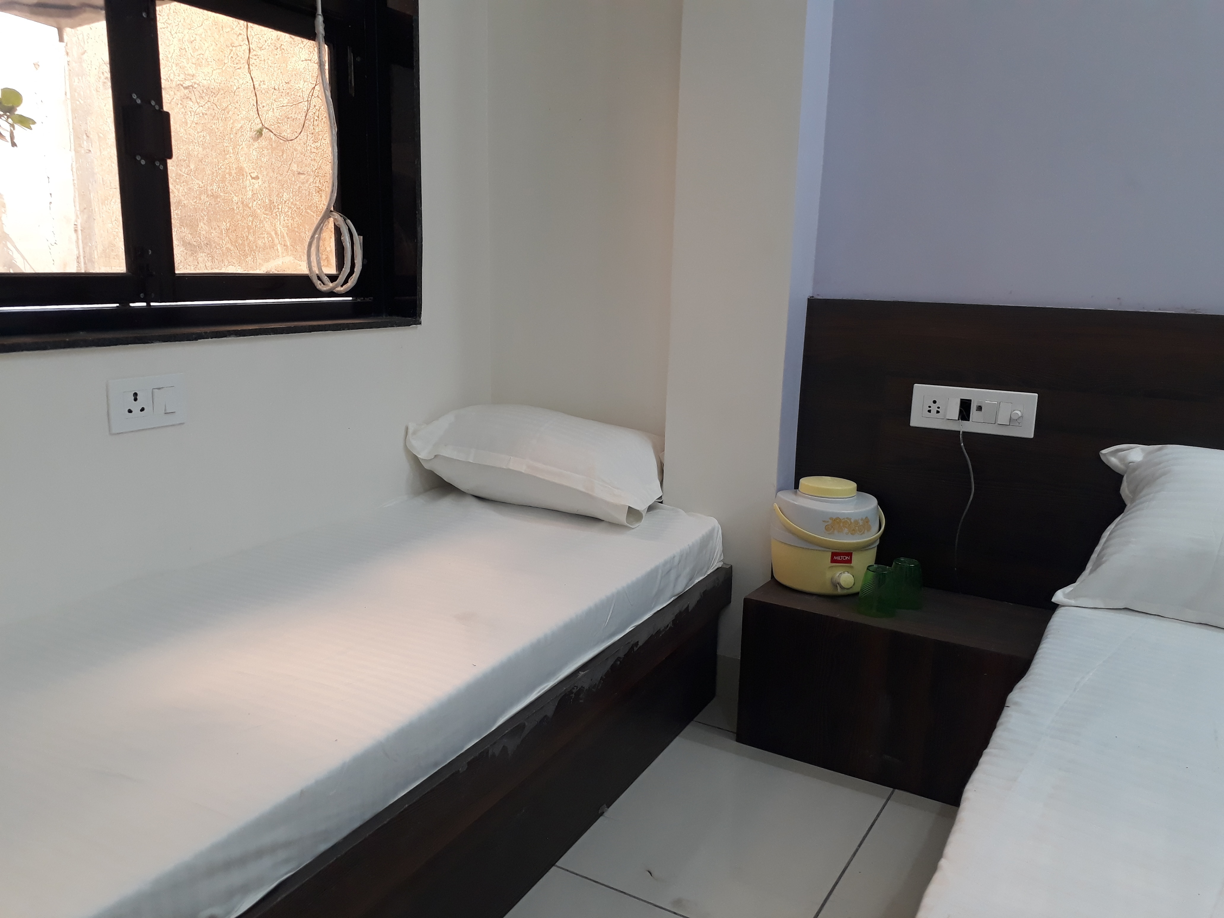 Hotel Chouhan Paradise - Tap to explore photos
