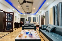 Highlanders Nest 2bhk ultra luxe Penthouse, Baldwara