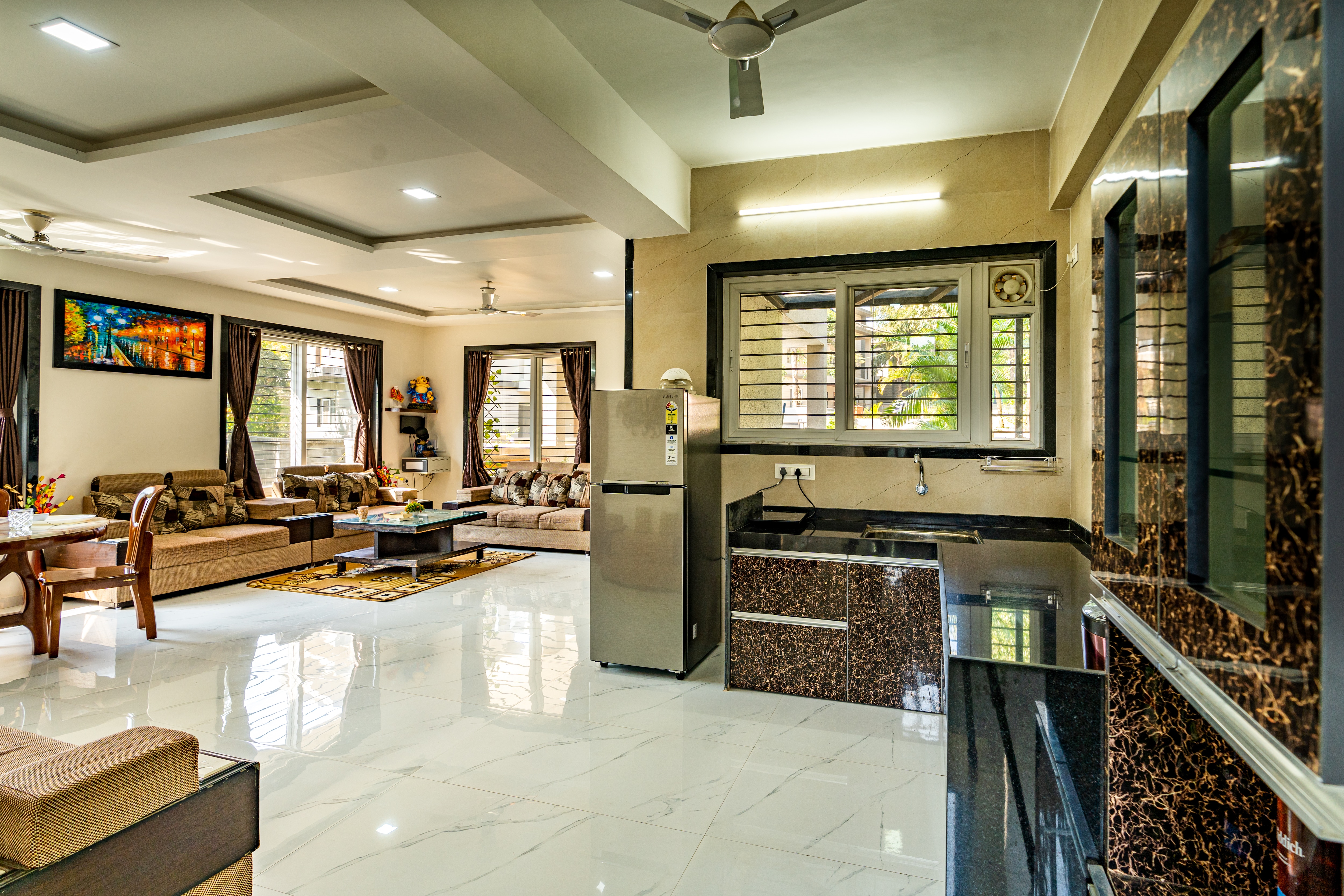 Modi Sky Luxe Rooms - Tap to explore photos