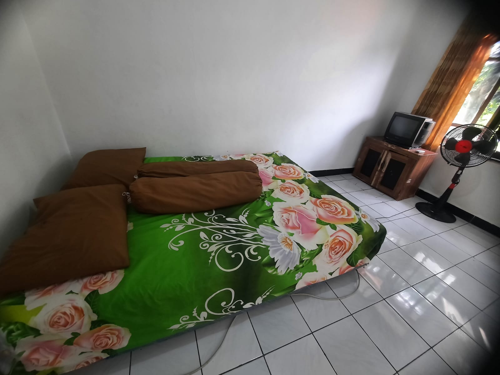 SPOT ON 93655 Home Stay Syariah Habibie - Tap to explore photos