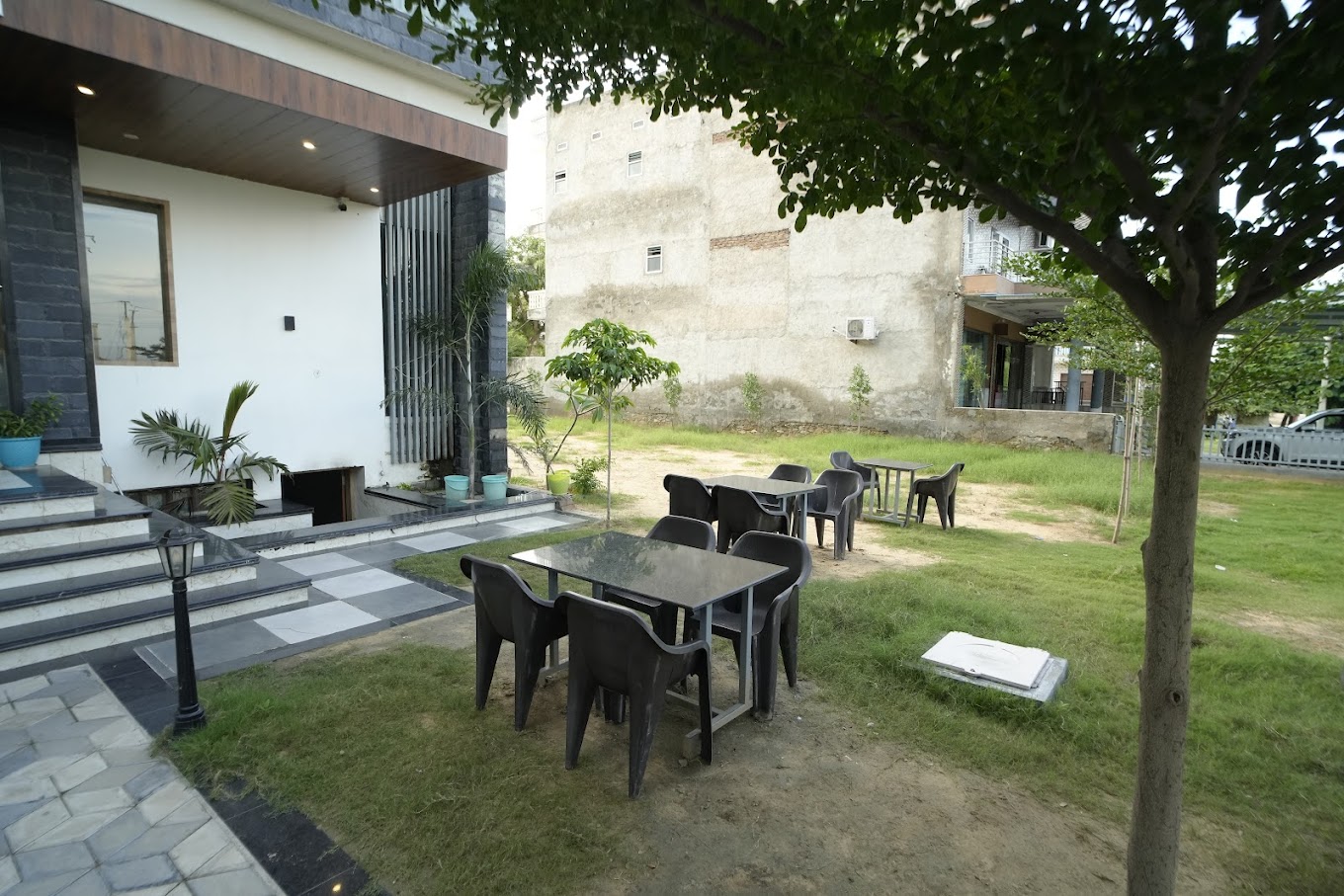 Hotel Rulaniya Palace - Tap to explore photos