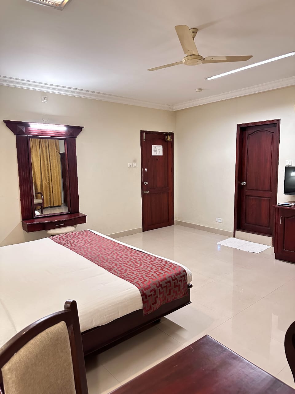 Hotel Sabari Park - Tap to explore photos