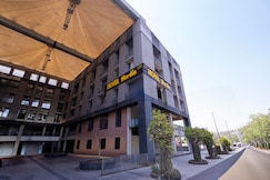 Berlin Hotel, Himmatnagar