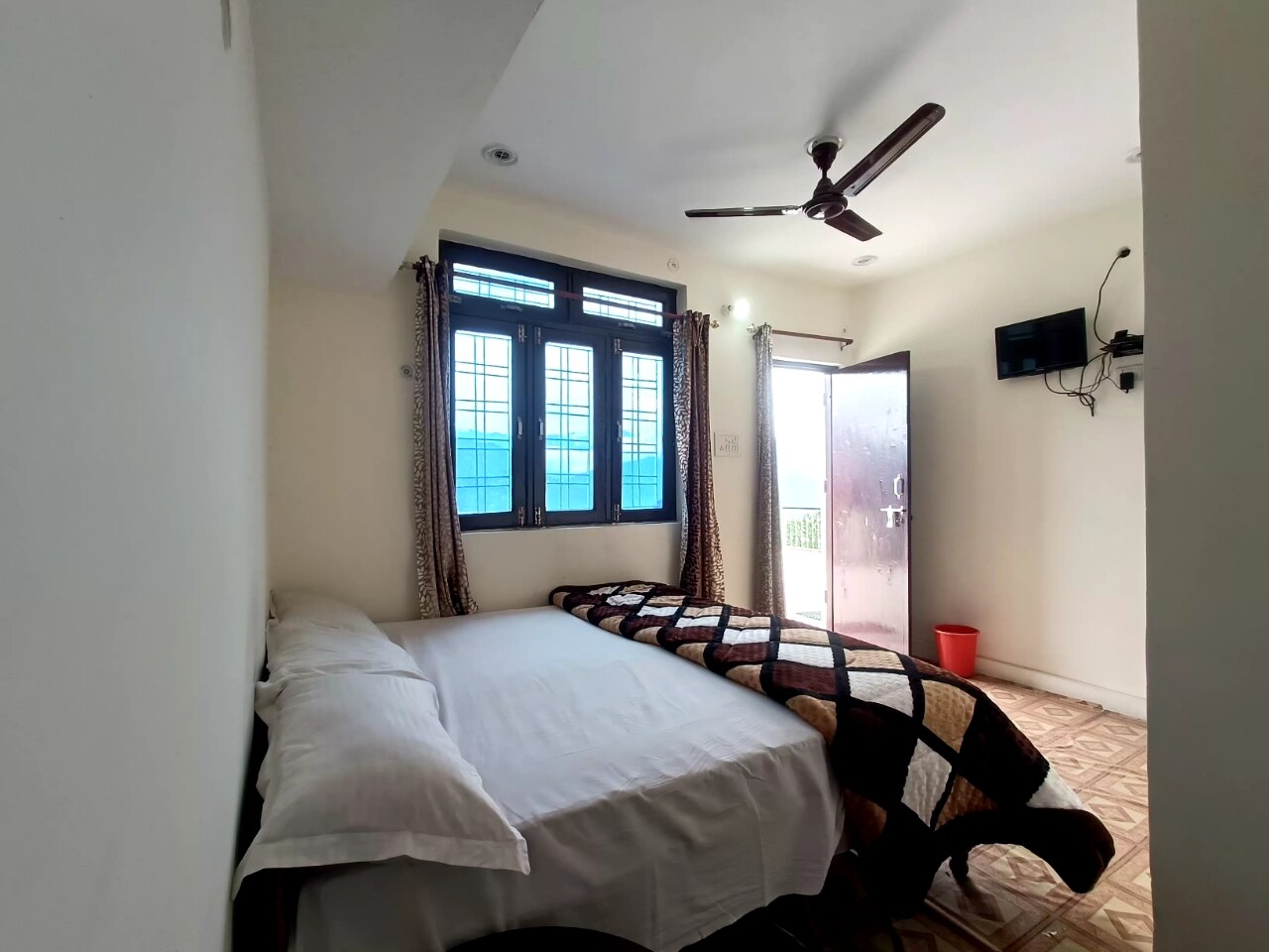 vikram home stay - Tap to explore photos