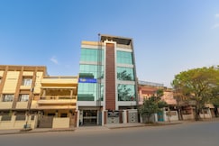 FabHotel Super 3 Premium - 800m from Kashi Vishwanath Temple, Varanasi