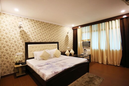Hotel Pukhraj Chandigarh Inr 598 Off 2 2 0 0 Hotel Price Address Reviews