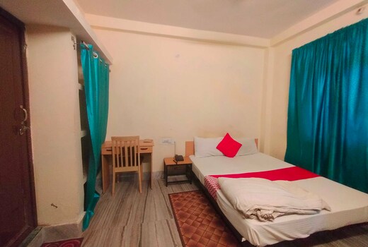 OYO Flagship Hotel Vibrant Inn Saguna