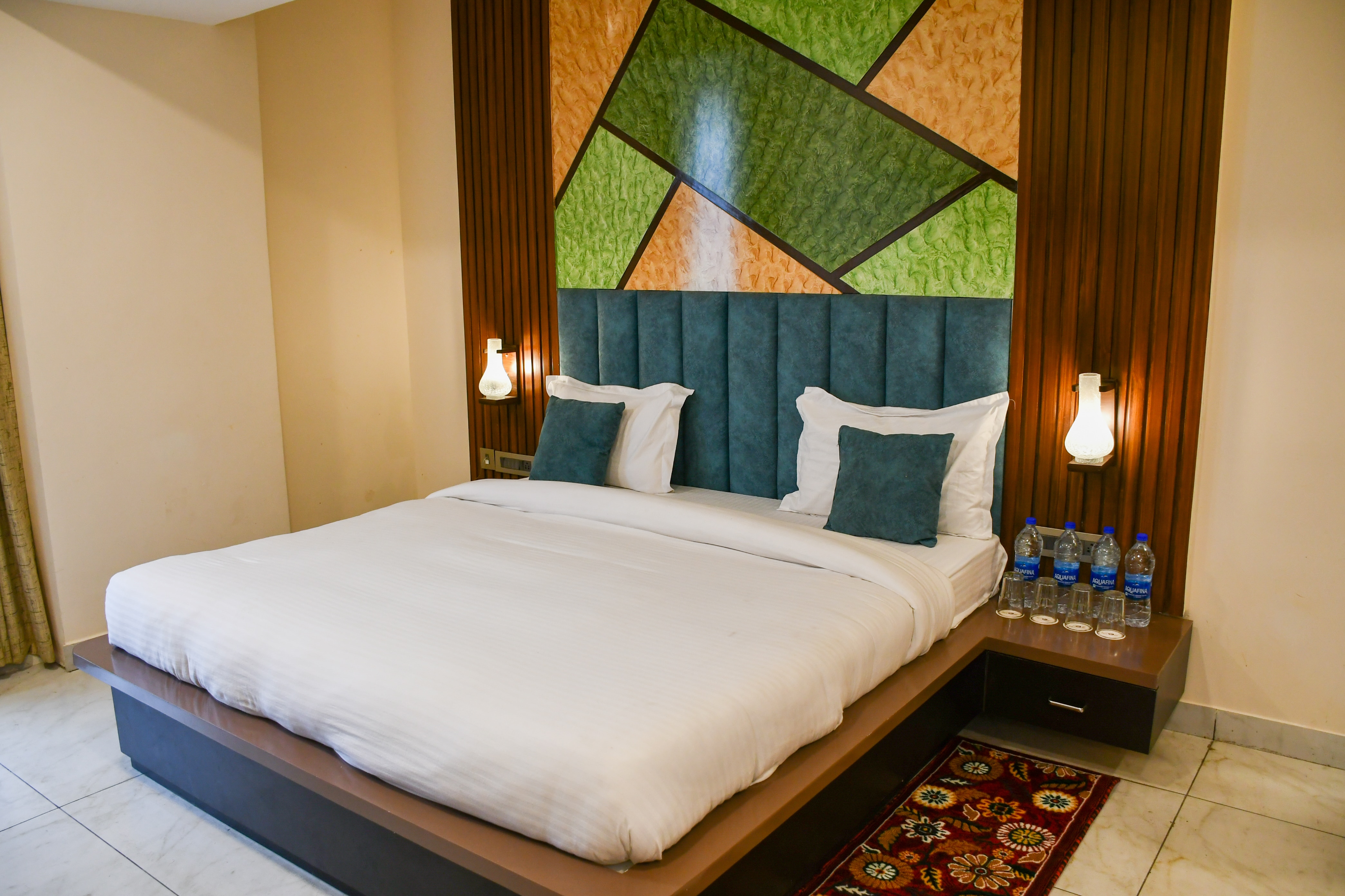 Hotel Le Osh Lansdowne - 500m from Bhulla Lake and Free Live Music on Weekends - Tap to explore photos