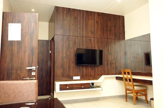 Hotel Sapphire Inn Central Park Kalyan, 2 km from Kalyan Railway Station - Tap to explore photos