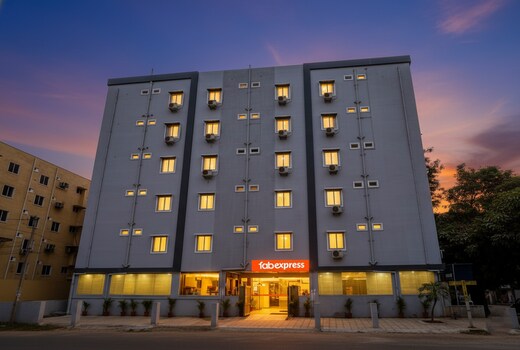 FabHotel Broholic Suites- U.S. Consulate