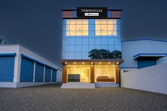 Super Townhouse Chakan Corporate Homestay Formerly New Royal Inn, Kolad