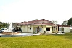 4 bedroom Farmhouse with pool, Delhi