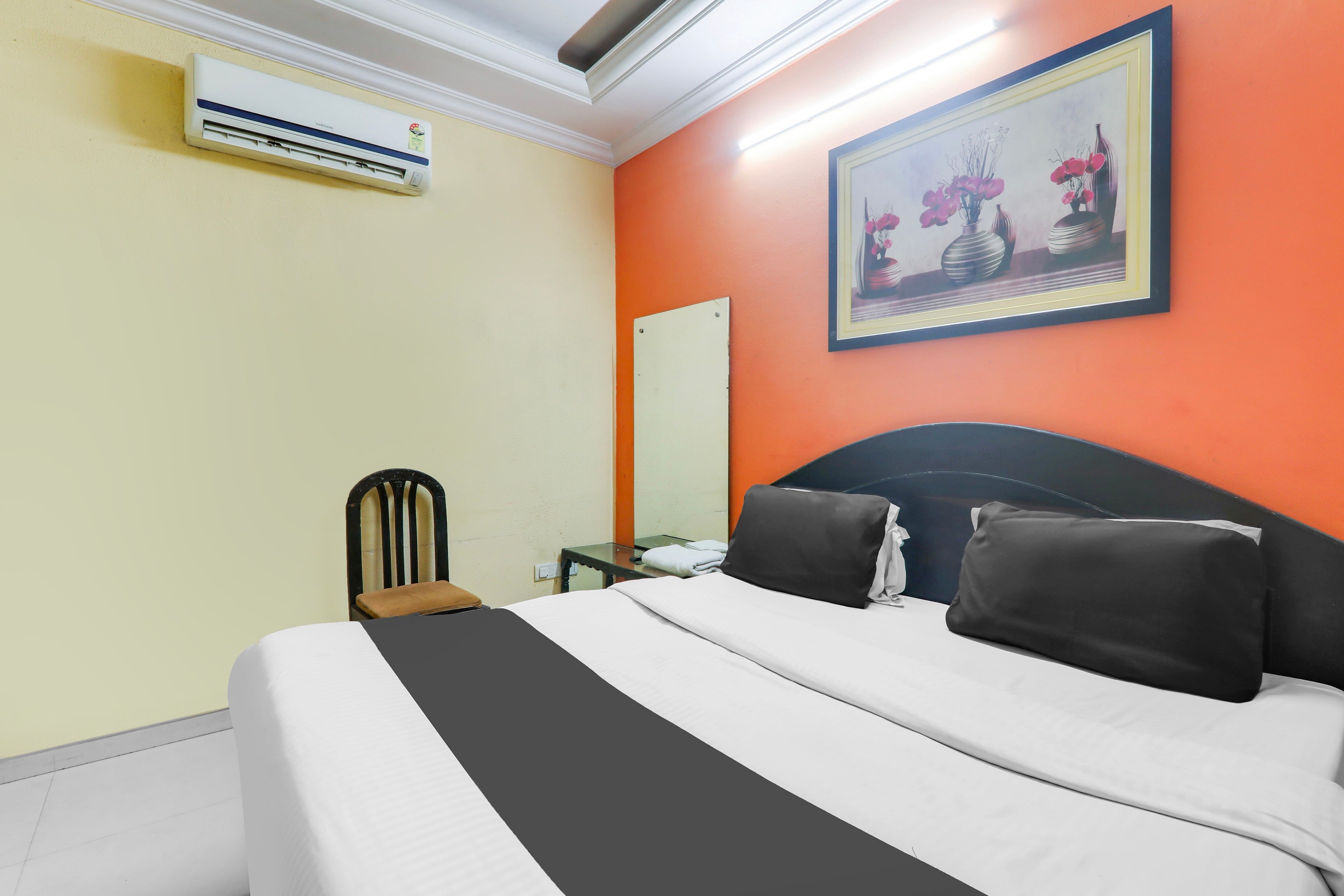 Hotel O Avadh Near Charbagh Railway Station - Tap to explore photos