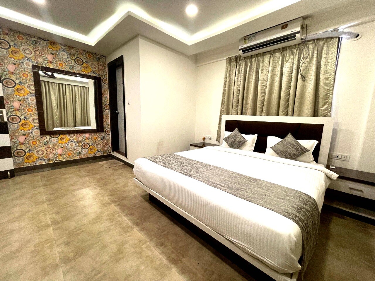 Casa Vinte D2 Modern 4 BHK Luxury Apartment near Baga - Tap to explore photos