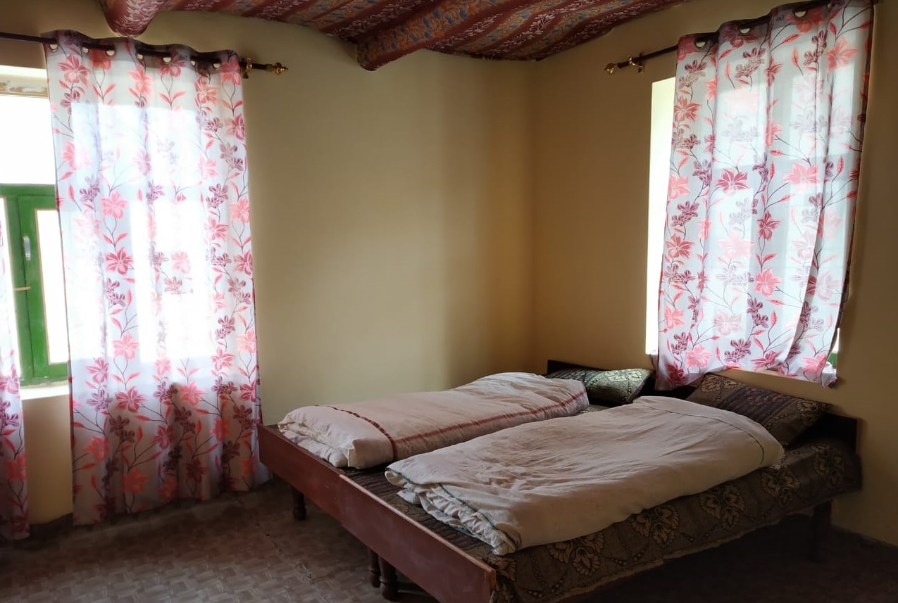 Eay Ma Ho Homestay | Rooms & Kitchen - Tap to explore photos