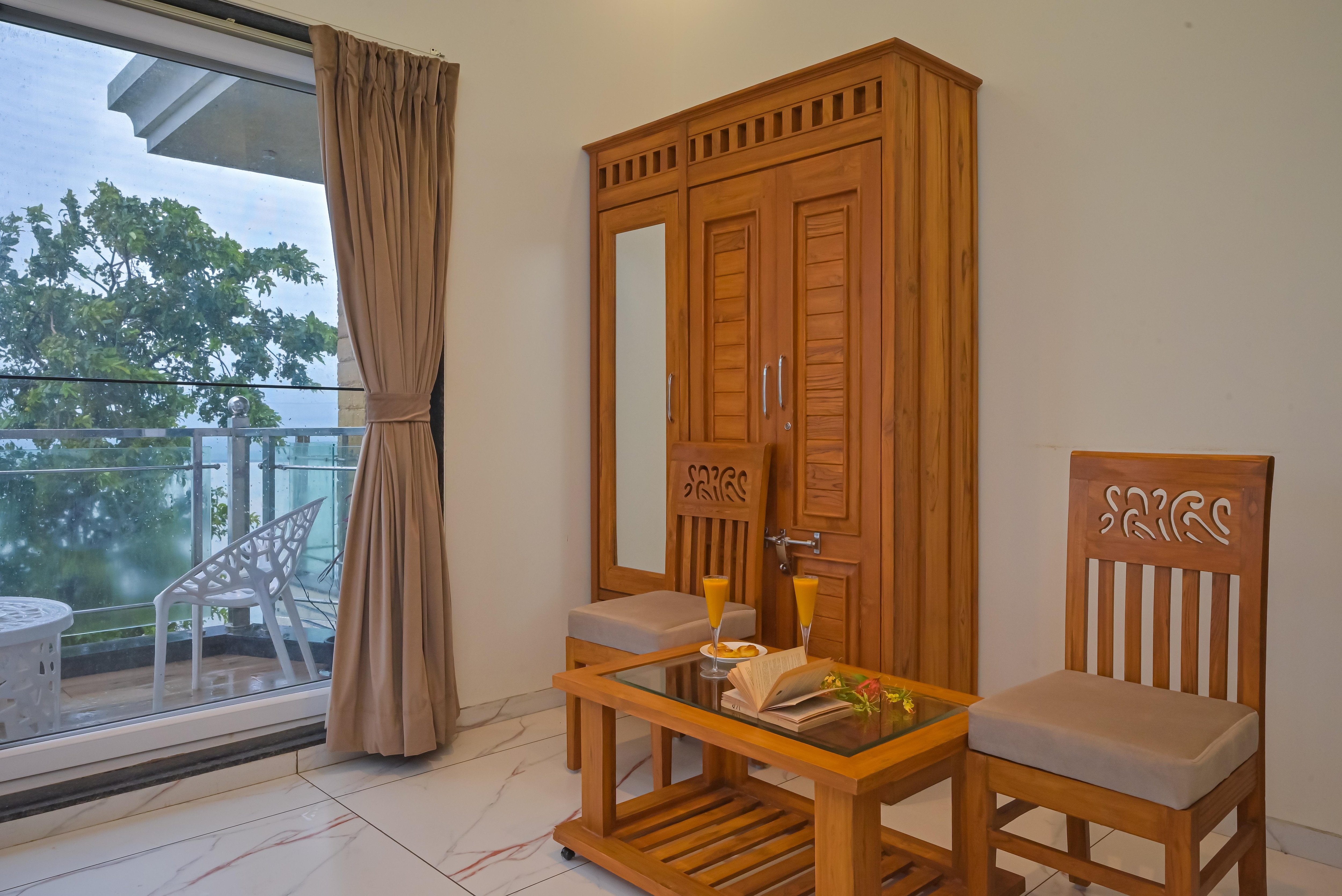 Lake Vista Manor 4BHK Villa with Infinity Pool - Tap to explore photos