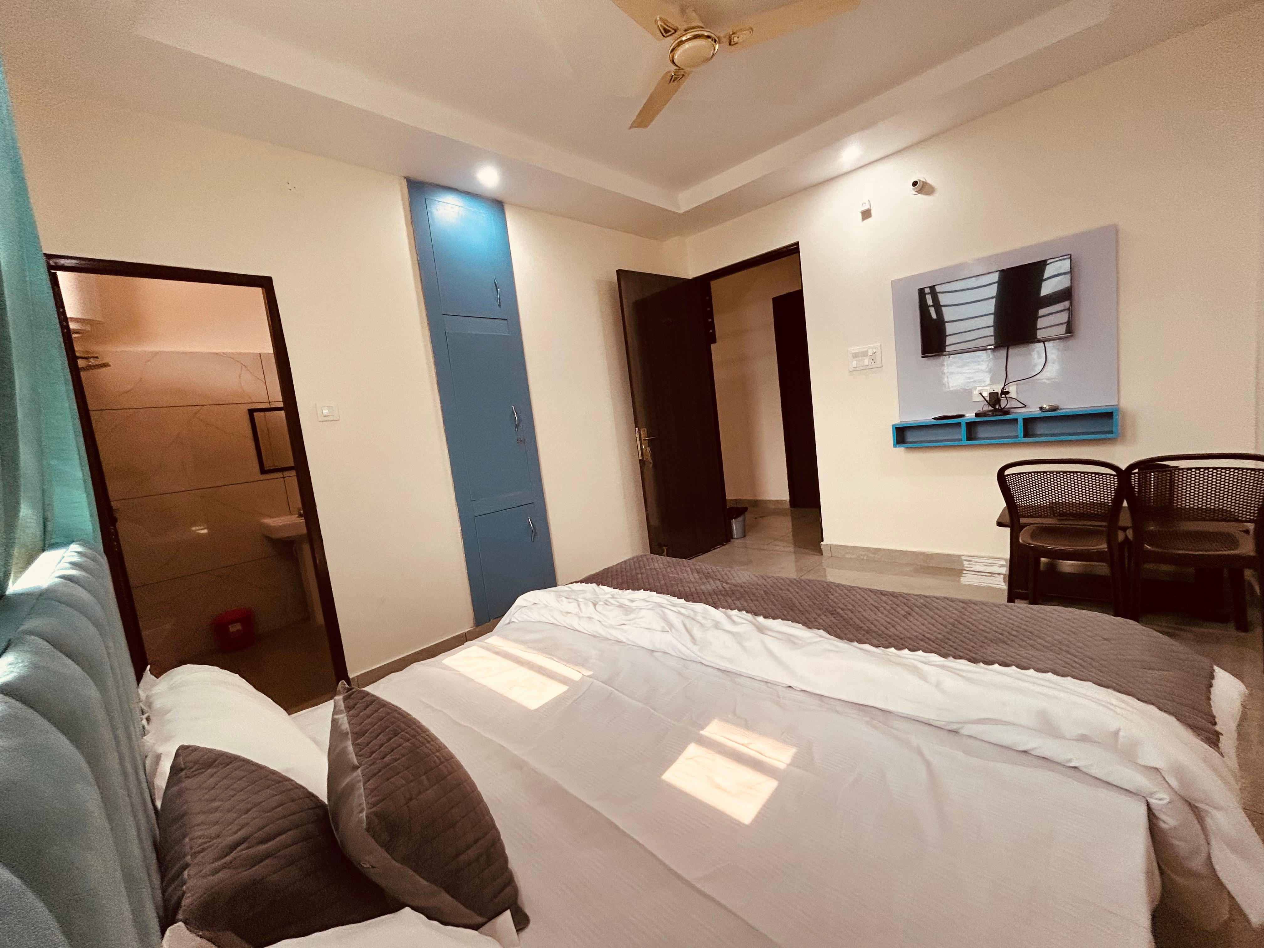 Hotel Bhanu Palace - Tap to explore photos