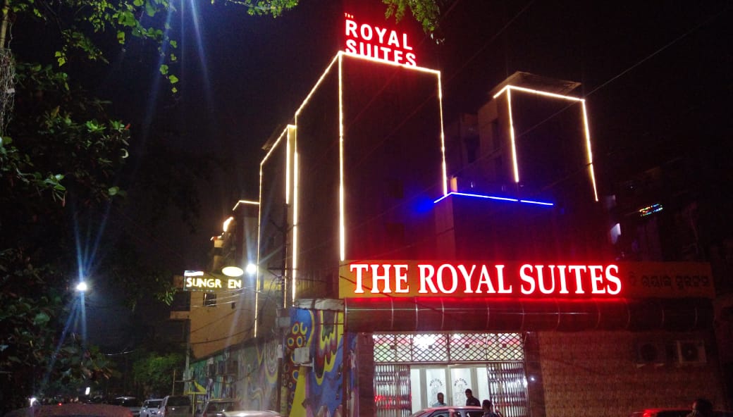 The Royal Suite - Tap to explore photos