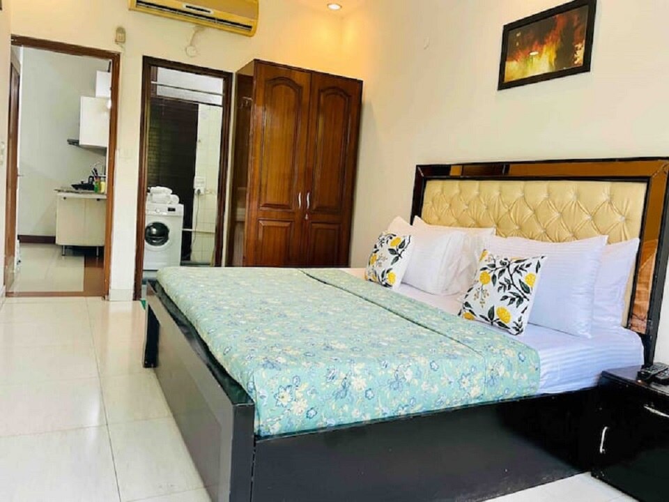 Olive 1 BHK Service Apartment Defence Colony - Tap to explore photos